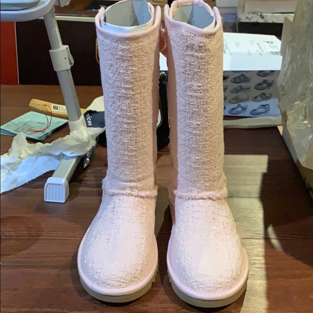 NEW UGG KIDS HEIRLOOM LACE UP